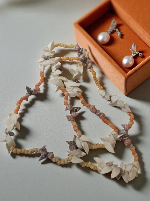 Collier Vintage En Gros Coquillages - Bijou Rétro Original, Occasion Avec Traces D'usure