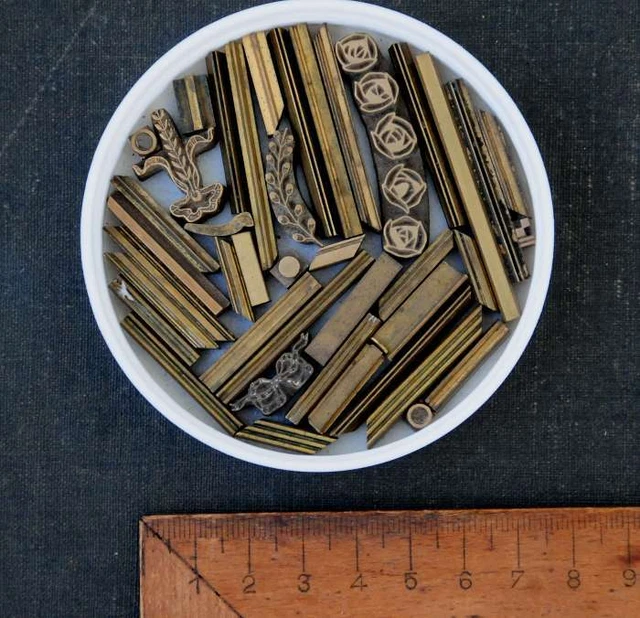 Lot De 50 Maillons De Manchette Anciens En Laiton Doré - Carrés, Vierges, NOS (New Old Stock)