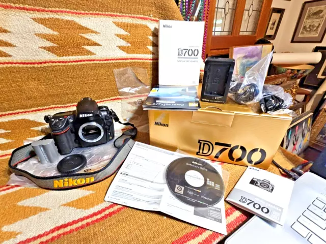 N.MINT NIKON D700 12.1 MP Digital SLR Camera Body Only w all EXTRAS TESTED & BOX