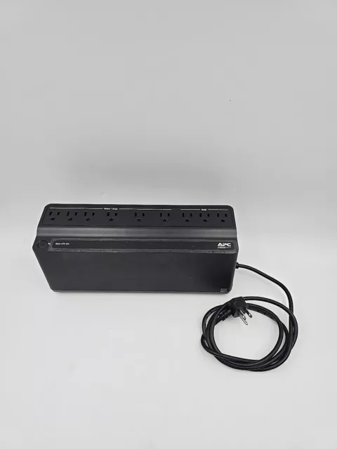 Protector de respaldo y sobretensiones de batería APC BN900M 120V 480W (necesita baterías nuevas)