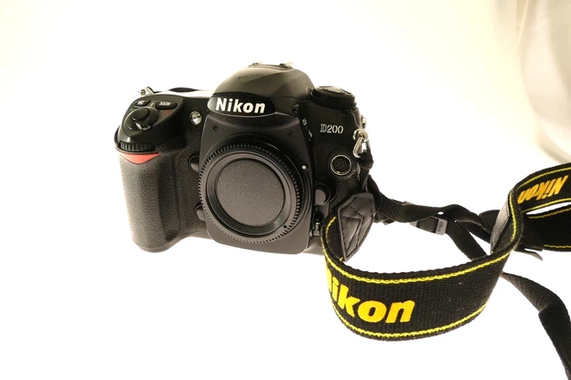 Nikon D200 camera body w/battery & 8gb CF card