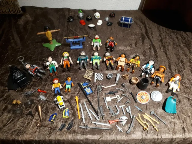 Playmobil, Playmobil Set , fast 100 Teile, 14x Playmobil Figuren, 2x Schlüsselan