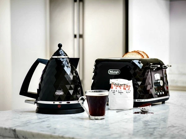 ELECTRIC KETTLE AND Toaster Set DeLonghi Brillante Slice Toaster