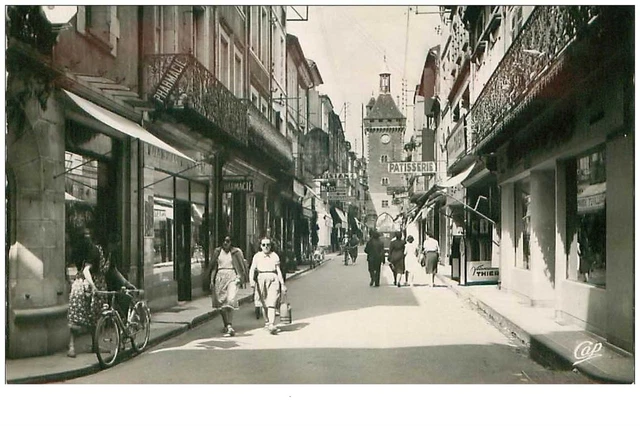 47 .n°3992 . villeneuve sur lot.rue de paris.cpsm 14 x 9 cm.