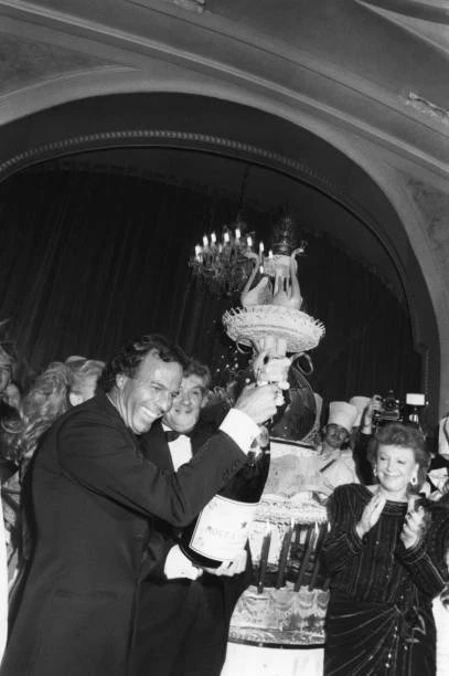 JULIO IGLESIAS CELEBRATES his 40th birthday on September 26, 1983 - Old