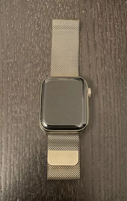 Gold stainless steel case with milanese loop series 6 2025