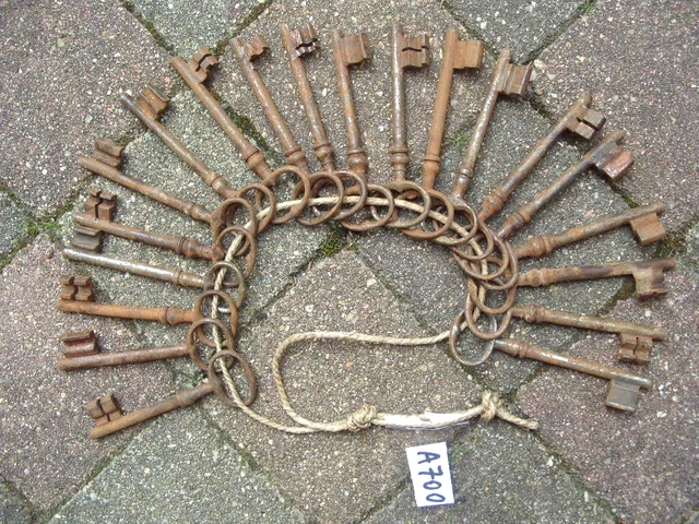 Lot De 12 Clés Anciennes – Fer Et Bronze, Pour Meubles, Commodes, Serrures, France