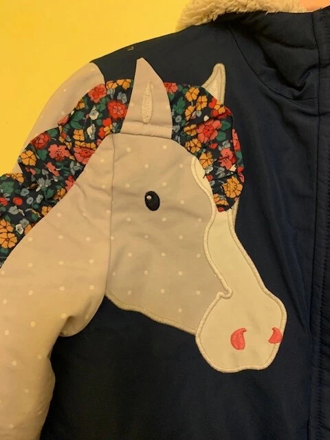 Fantastica giacca Min Boden a tema cavallo - molto insolita! Taglia 9-10 anni