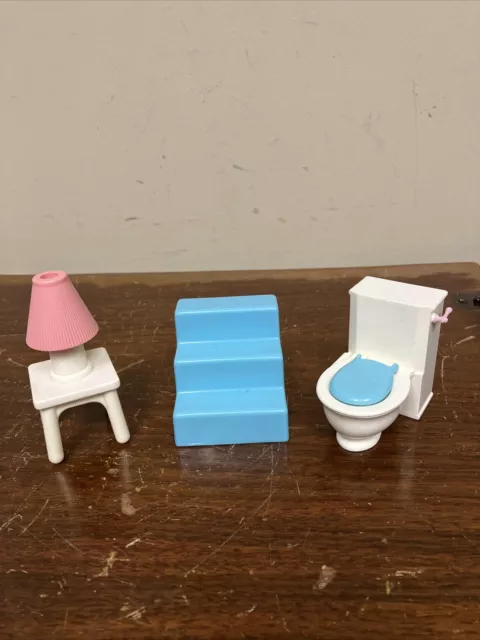 1996 Mattel Barbie Kelly Doll Dollhouse Furniture Toilet Stairs & Lamp On Table