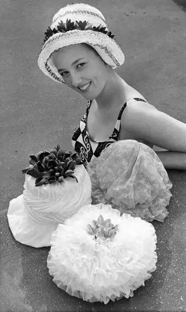 Anita Hubbard wearing a Panama hat black/white straw flowers S- 1965 Old Photo