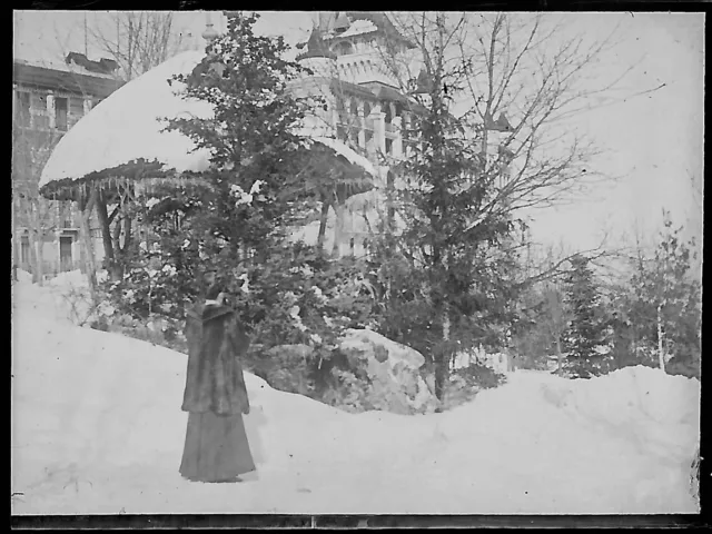 Antique Black & White Negative Photo Glass Plate 4x6cm Snow Mountain Women