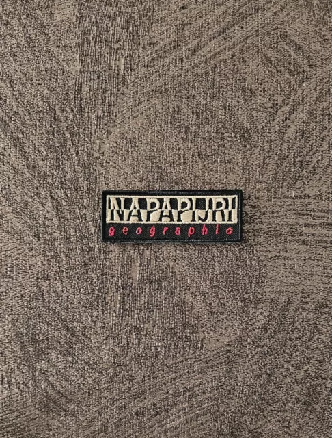 Patch Toppa Replica NAPAPIJRI  7x2,5 CM Ricamata Termoadesiva o da Cucire