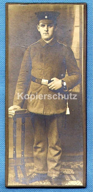 Foto, Soldat in Feldgrau mit Mütze und langem Seitengewehr, um 1915 !!!