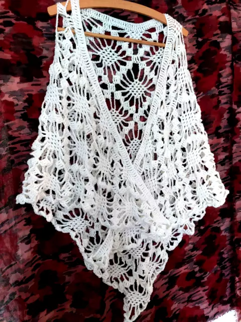 A Ladies hand crocheted White  patterned  shawl