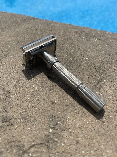 Vintage Rare Gillette Model J-1 1964 Adjustable 1- 9 Safety Razor NICE