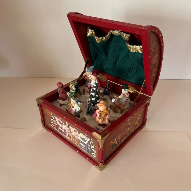 RETRO EUROPEAN STYLE Christmas Music Box Chest Plays Santa Claus is