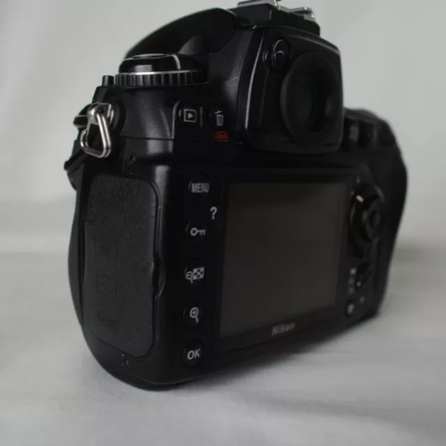 Nikon D700 12.1MP Digital SLR Camera - Black (Body Only) with battery grip