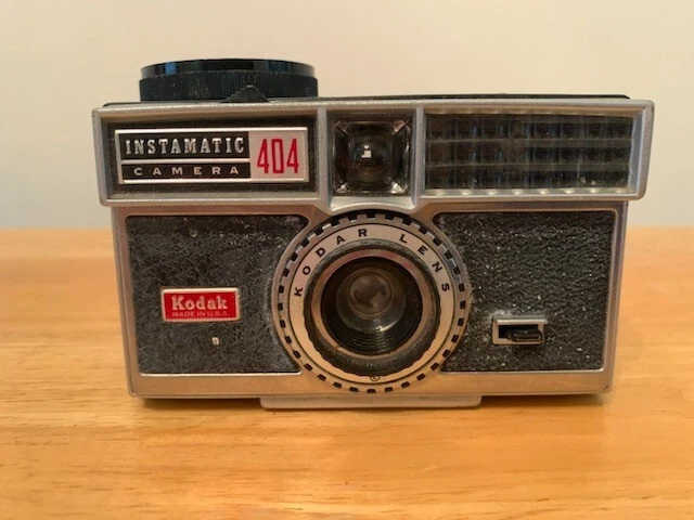 Vintage Kodak Camera Instamatic 404 With Two Flashcubes Uses 126 Film USA Made