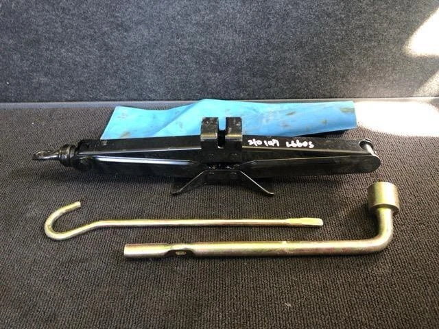 DAIHATSU 2005 CBA-L660S Toolkit [usato] [PA72114230]
