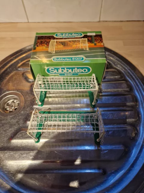 BOXED 80`s RETRO SUBBUTEO FOOTBALL 2 X EUROPEAN GOALS SET NO:61207 99P BARGAIN