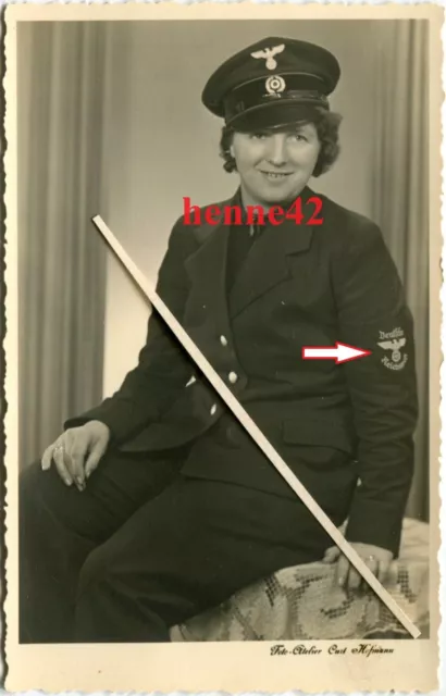 Foto Portrait junge Frau in Uniform "Deutsche Reichspost" mit Schirmmütze 2.WK