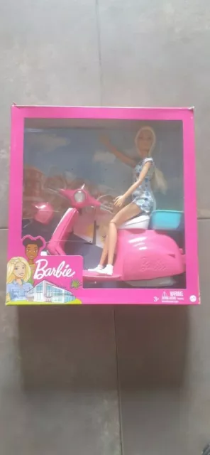 .Barbie - Muñeca y Moto Scooter Vespa  NUEVA EN CAJA SIN ABRIR