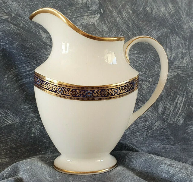 ROYAL DOULTON  – H5034 – HARLOW – 12 FL Oz –  MILK JUG –BLUE & GOLD – 1973 – AZP