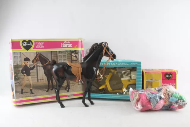 Pedigree Sindy Boxed Accessories & Furniture W/ Assorted Fashion Doll Clothing