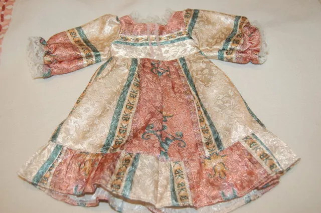 Altes Puppen Kleid für  Puppe Gesamtlänge ca. 32 cm mit Spitze