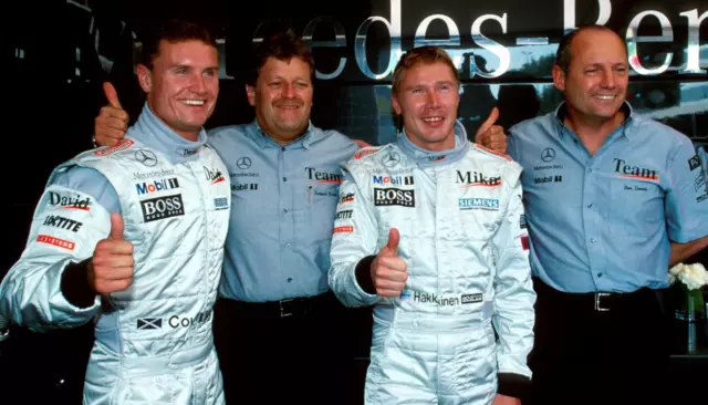 Offizielles West McLaren Mercedes 1999 Hugo Boss F1 Team Crew Pit Ausgabe Shirt 3