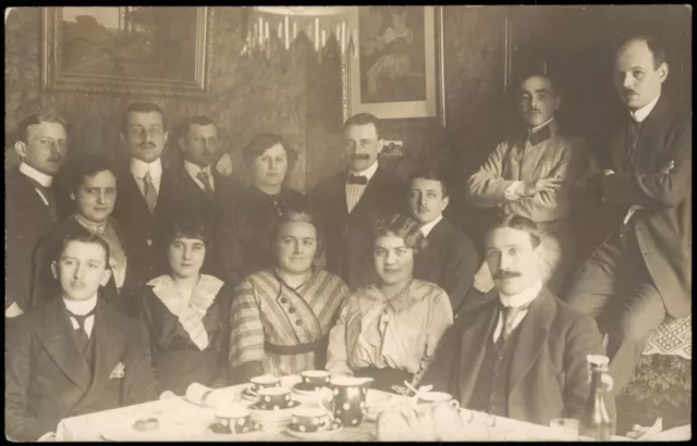 Ansichtskarte  Soldaten mit Familie am Tisch 1914  gel. Hagenau Elsaß 2