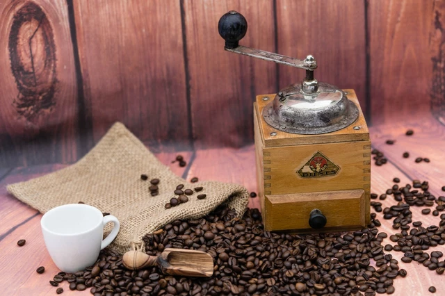 PeDe alte Kaffeemühle Schoßmühle Peter Dienes vintage antik Mühle
