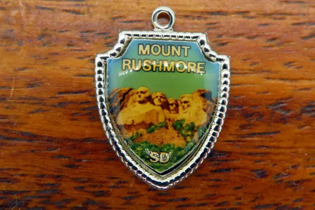 Vintage silver MOUNT RUSHMORE SOUTH DAKOTA PRESIDENTS TRAVEL SHIELD charm 24-9