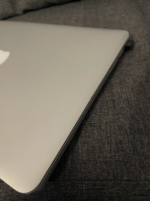 Apple MacBook Pro 13.3" 2015 256GB SSD Intel Core i5 Dual Core 2.7 GHz 8GB RAM 6