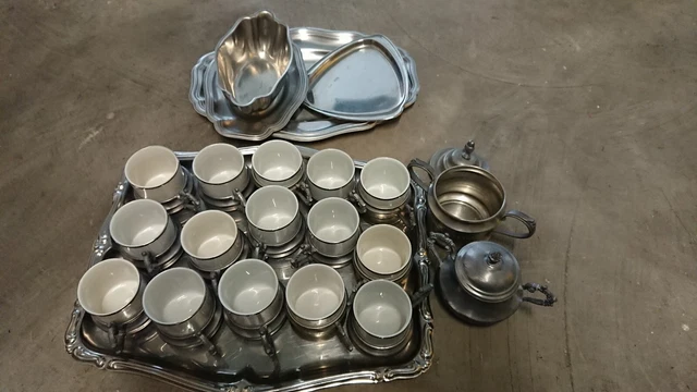 Servizio Caffè In Peltro  Porcellana 15 Tazzine, Zuccheriere e altri vassoi