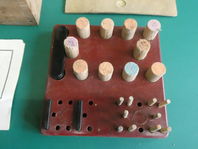 Ancien matériel scolaire "Carré-Domino" pour CALCUL Bakélite Fabrègue St-Yriex 2