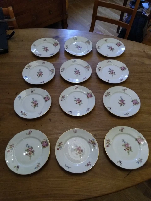 12 Assiettes à dessert en porcelaine de Limoges