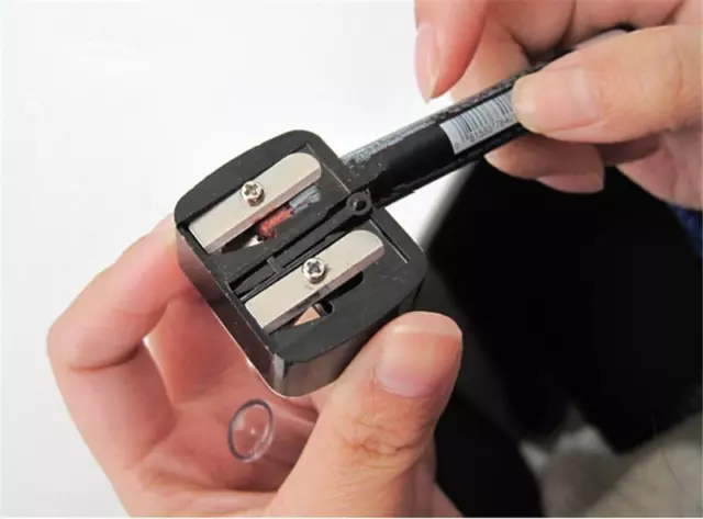 Afilador de lápices cosméticos Manicare con delineador de cejas receptor lápiz labial MakeuZ8