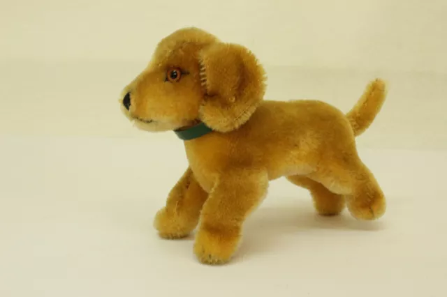 ESF-00846	Steiff Hund L. ca. 15 cm, ohne Knopf, Schild, und Fahne