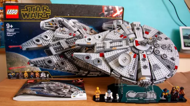 LEGO Star Wars: Millennium Falcon (75257) - Complete With Box & Display Stand