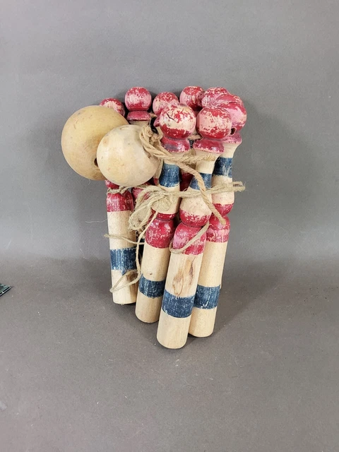 Lot De 7 Quilles Et 4 Boules Crochets - Jouets Anciens En Bois Peint - Pièces De Jeux