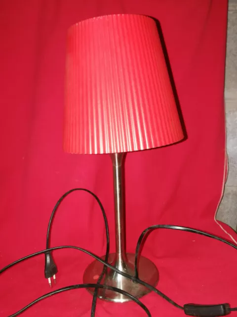 lampada da tavolo con copri lampada in plastica rossa  cm h totale 43-x 14x20