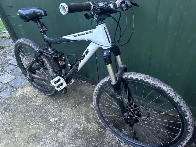 Carrera zelos mountain bike hotsell