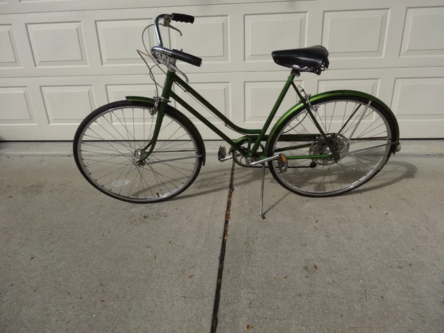 Vintage Women’s Schwinn Suburban Bicycle, 1973, 5 speed, 27 inch tires Vintage Women’s Schwinn Suburban Bicycle, 1973, 5 speed, 27 inch tires