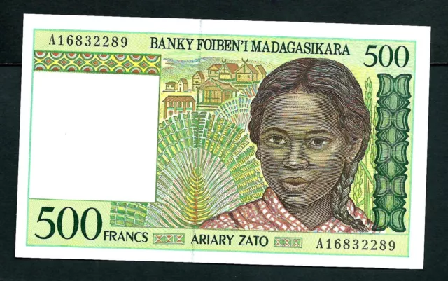 Madagascar (P75) 500 Francs 1994 UNC