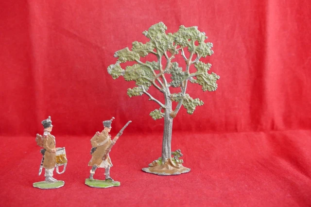 PLATS D'ÉTAIN 4 soldats dont un mort - Flat tin - Zinnflachfiguren EUR