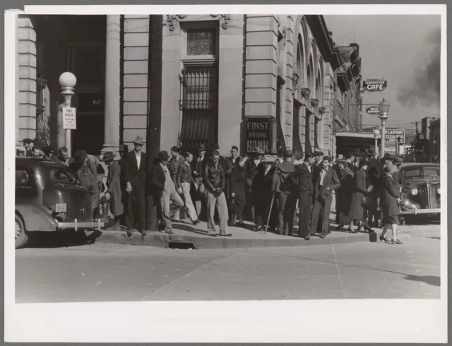 Old Photo, 1930's Bank corner, Saturday morning, Laurel, Mississippi 58000578