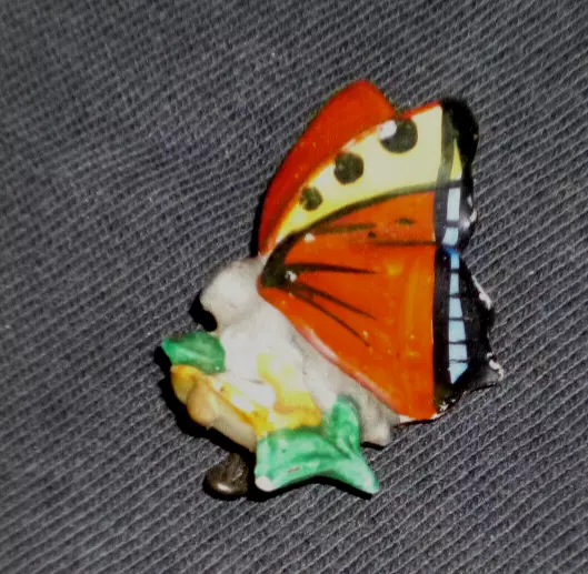 WHW Porzellan Brosche Schmetterling , Winterhilfswerk  , Admiral auf Blume, ca.1