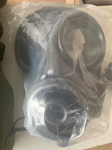 BRITISH ARMY ISSUED S10 Respirator Gas Mask Size 3 + Filter - New £149. ...