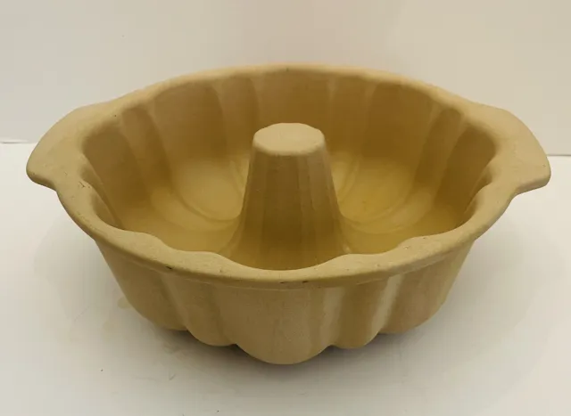 The Pampered Chef Family Heritage Stoneware Fluted Bundt Cake Pan